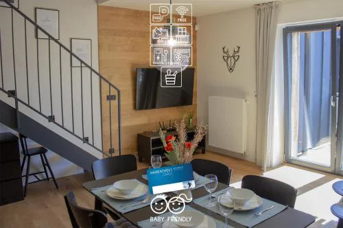 ENJOYHARRACHOV - Atraktivní slunný klimatizovaný apartmán 14 v centru se saunou, parkováním, Wifi-WLAN, SAT, herní konzolí, PC s win 10, Netflix zdarma a možností dobíjení auta s výhledem na Čertovu horu se skokanskými můstky jen 150m od lanovky