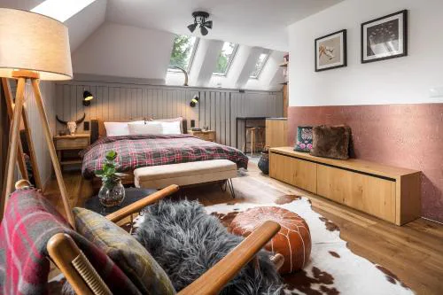 Peaceful, Cozy Designer Mountain Studio
