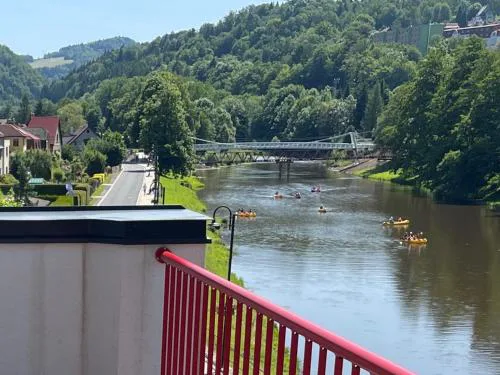 Riverside Luxury Apartments & Café - Exclusive holiday house with river view