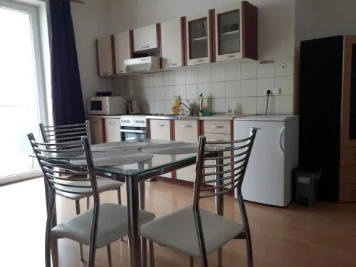 Peškova, byt o 2 pokojích s terasou