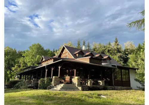 Areál Kamínka - POKOJE A APARTMÁNY