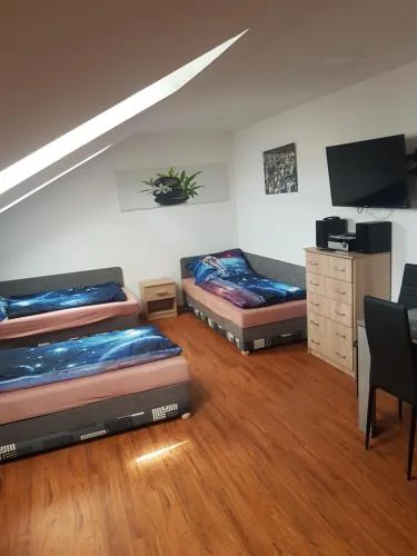 pokoj s kuchynì pro tři