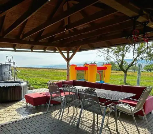 Prázdninový dům, Relax ve Vlčnovských búdách
