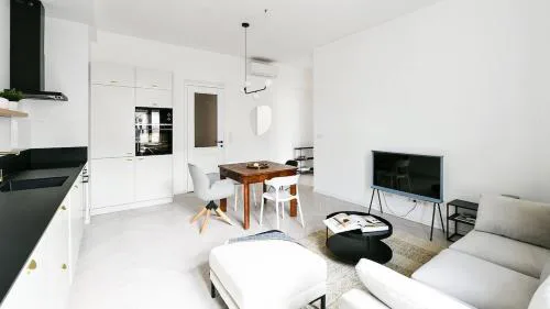 Designer Touch 2-bedroom in Picturesque Area
