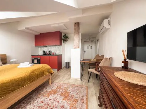 Comfy central city retreat