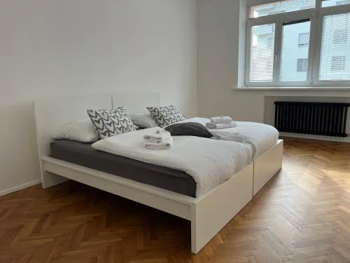 Soukromý pokoj v třípokojovém bytě - Private room in three room flat