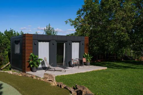 TINY HOUSE mezi sklepy