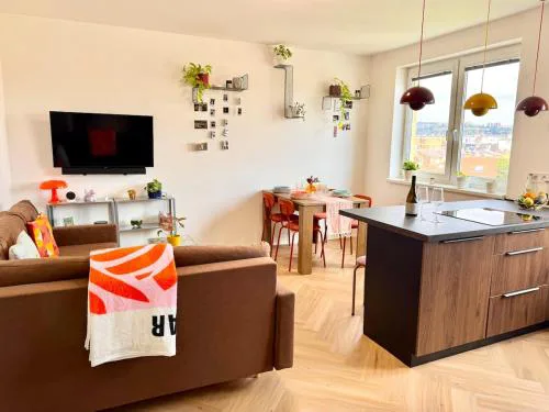 Center Flat With View - Kitchen, AC, Netflix