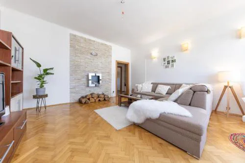 Romantic Fireplace Apartment