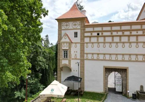 Zámek Castle Račice - Předzámčí Forecastle