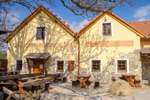 Restaurace & Penzion U Tří Jasanů