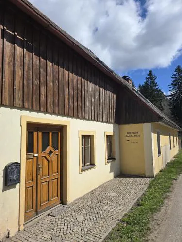 Pod modříny