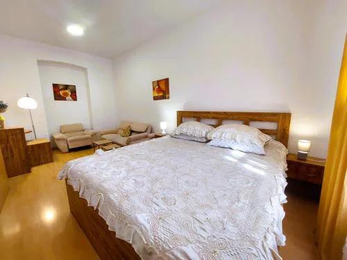 Spacious 2-Bedroom Apartment in City Center 80 m