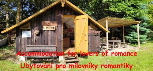 Chatka na břehu rybníka Pupek