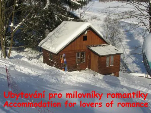 Srub na svahu sjezdovky v Radvanicích