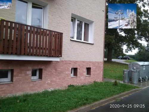 Plně vybavený 2+1byt s balkonem a kójí pro kola a lyže.