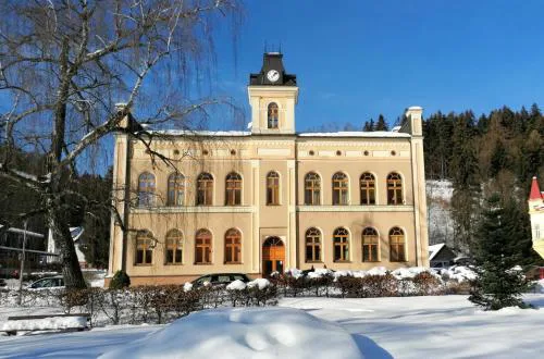 Pod střechou