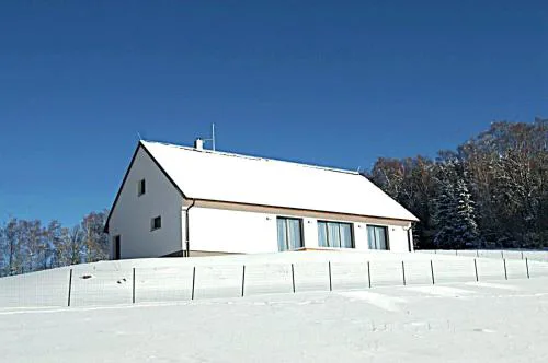 Na kopečku u lesa
