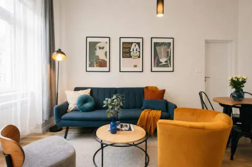 Beautiful Riverside Apartment - Colonnade View