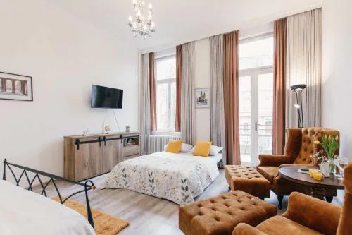 Cozy City Centre Apartment Merkur - Sunny Balcony