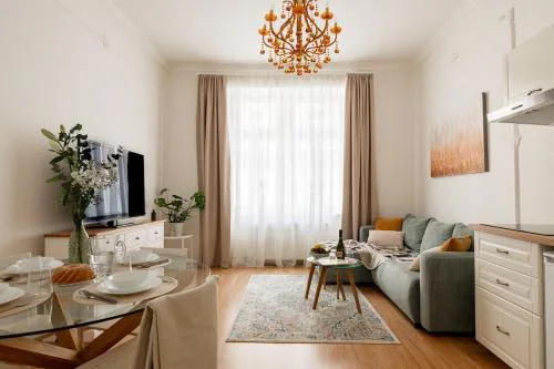 Spacious Spa Zone Home for 4 , Nearby Parking