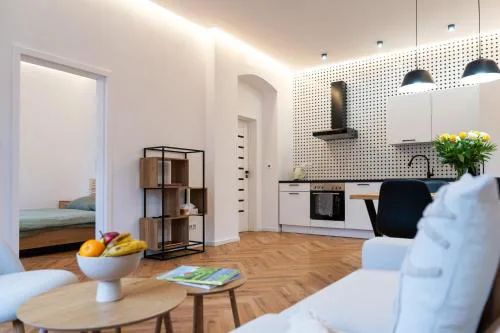 Vary Essence - Elegant Stay with Balcony
