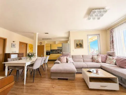 Family Apartment - Sunny Terrace - 3 Bedrooms