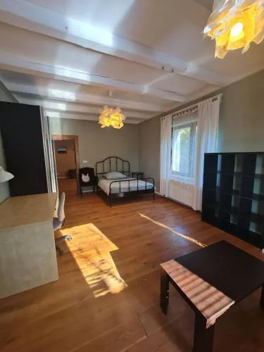 Guest Rooms in Private Home by Airport, Shared Bath, Non-Smoking, Contactless Check-in, No Staff, Quiet Stay, Short Stay