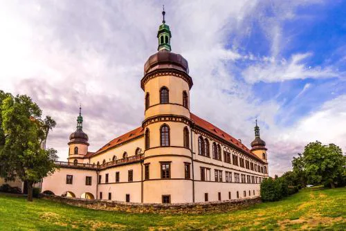 Zámek v Kostelci nad Černými lesy