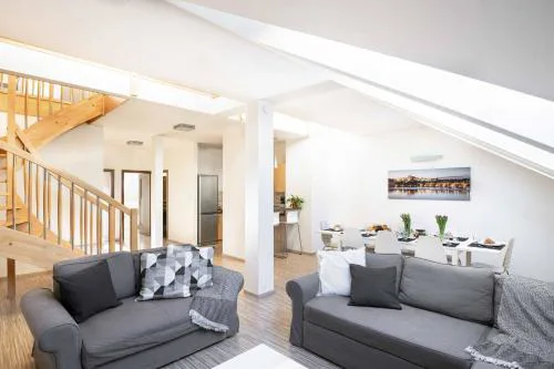 150m² 4BR Duplex Near Metro & Prague Center