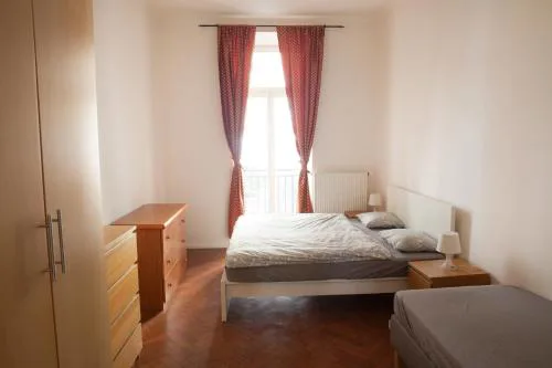 2 Bed Flat - Sleeps 9 - Pets - Smoking on terrace