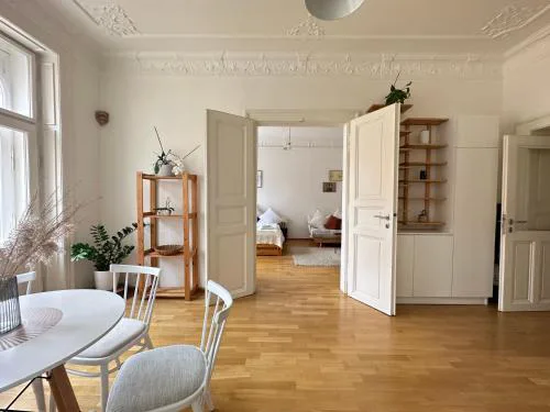 3BDR Bohemian style central flat with Balcony