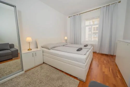 4 Bob's Apartments - 3 bedrooms, King size beds
