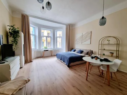 7th Heaven Apartment close to metro and center