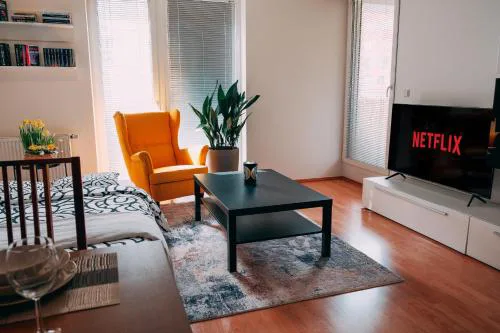 Apartmán u METRA, 4 hosté, parking free, blízko O2 arena