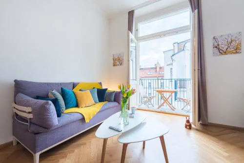 Bright Studios near Old Town & Excellent City Access by EasyBNB Premium