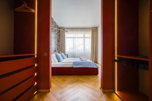 Central Prague Apt - Wenceslas Square 5 min - 2 King Beds & Balcony by Gravity Prague