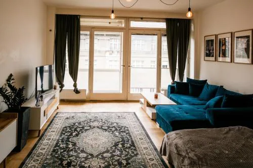 Bright 120m apartment 2BR Balconies near Castle