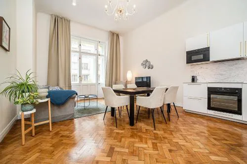 Bright Apartment with Terrace