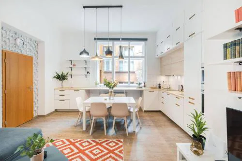 Central 2 Bedrooms Apartment with Living Room & Parking - Near Wenceslas Square & Main Train Station