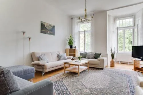 Charming 2BR Garden Views in Historic Vinohrady