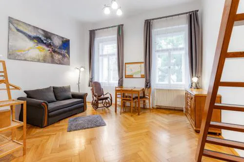 Charming Loft Studio Near Metro & Old Town