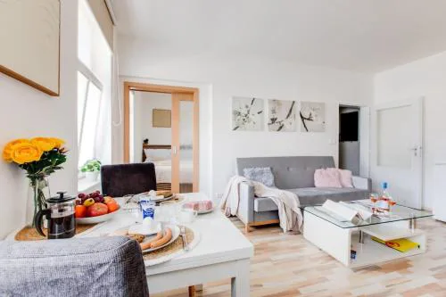 Comfy Apartment with Bedroom Nook