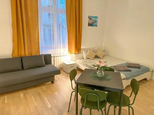Cozy Apartment by Wenceslas Square and Main Train Station