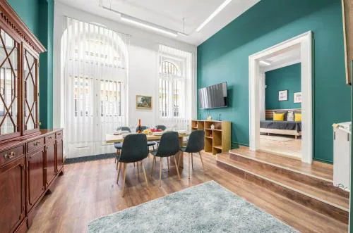 Cozy Central Two-Bedroom Apartment
