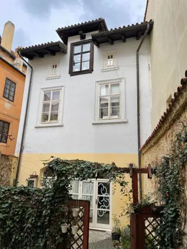 CozyGem House 2" walk Charles Bridge