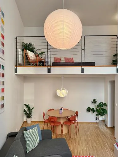 Design apartment in the center great for friends and family