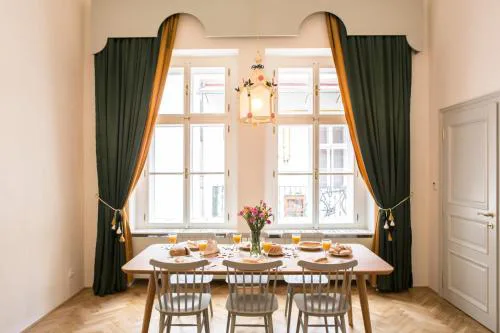 Downtown Designer apartment Karlin