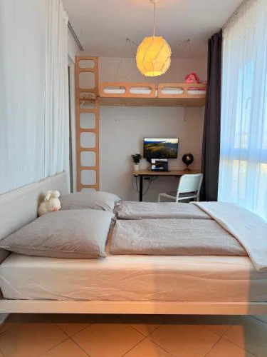 Easy City Access Bright 1BR with Underground Parking
