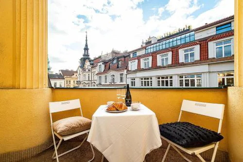 Elegant Old Town Apt with Balcony